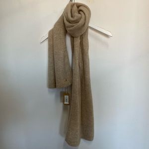 Des petits hauts beige scarf